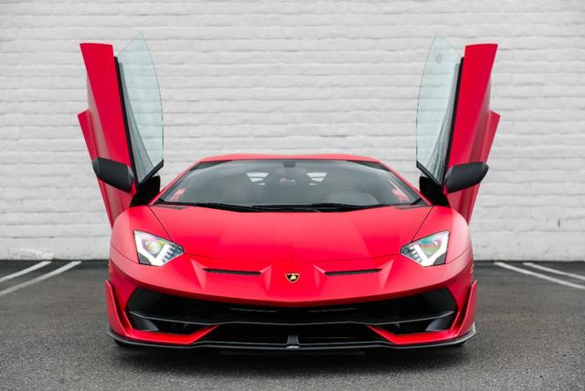 兰博基尼埃文塔多svj大红色系列,果然什么颜色都很帅!-新浪汽车