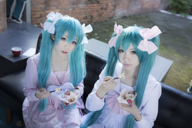 双生姐妹花COS初音未来，笑容软萌又可爱，心都要看融化了！|初音未来|姐妹花|可爱_新浪新闻