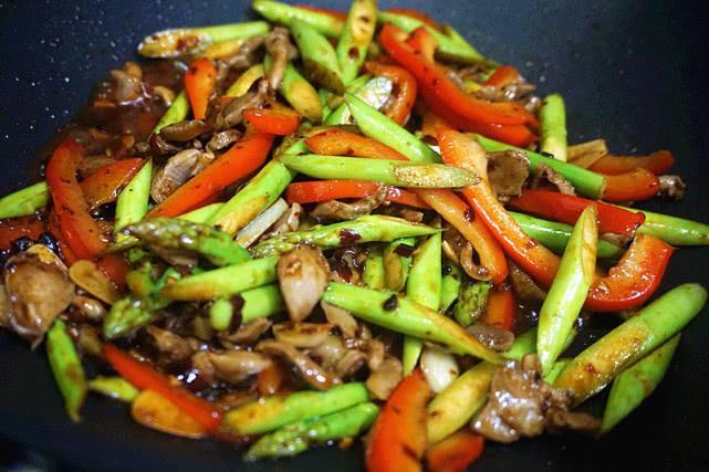 脆嫩鸡胗,加入这勺料,炒菜过程就喷鼻香,家人眼巴巴就等它上桌