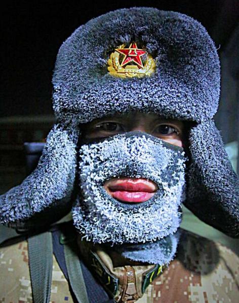 致敬!冰雪中的忠诚卫士,最后是军嫂和丈夫一起为祖国站岗