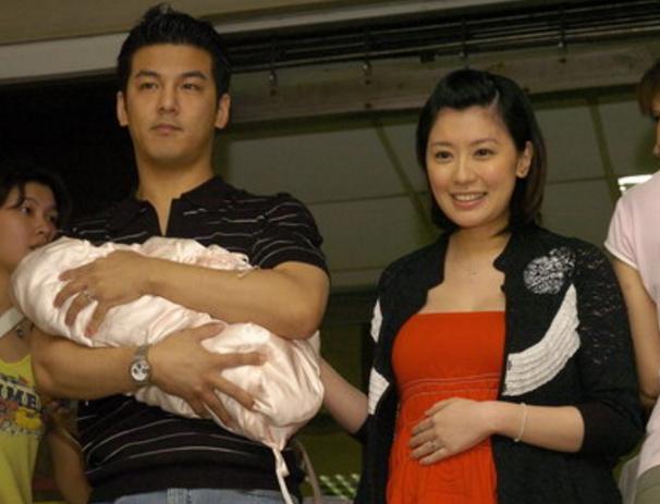 43岁贾静雯和40岁林若亚, 同夫不同命, 现状简直差之十万八千里