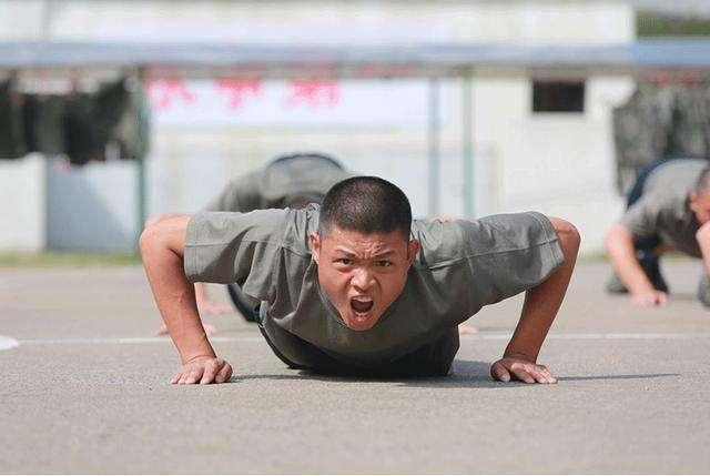 俯卧撑|部队|标准_新浪新闻
