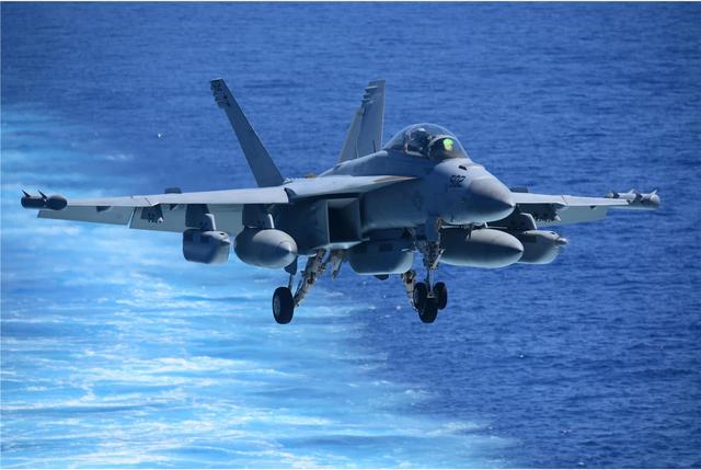 f18应声坠毁东海:大批美机紧急起飞情况很紧急