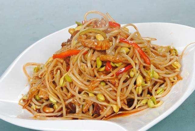 美食推荐黄瓜炒火腿肠干锅土豆鸡肉肉炒黄豆芽的做法