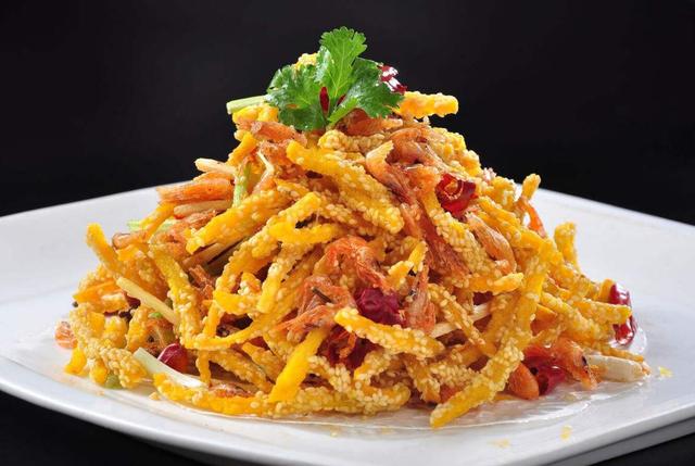 干煸藕丝色泽金黄酸甜咸鲜微辣酥脆根根藕丝让人欲罢不能