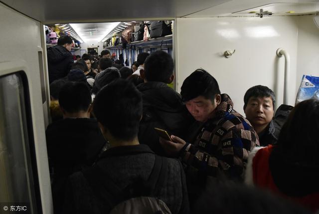 为啥火车上的站票没座位,价格却跟坐票一样贵?
