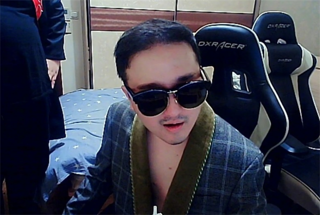 笑笑孙亚龙又遭前妻暴击,直播间当面给难堪,他冷笑说了三个字