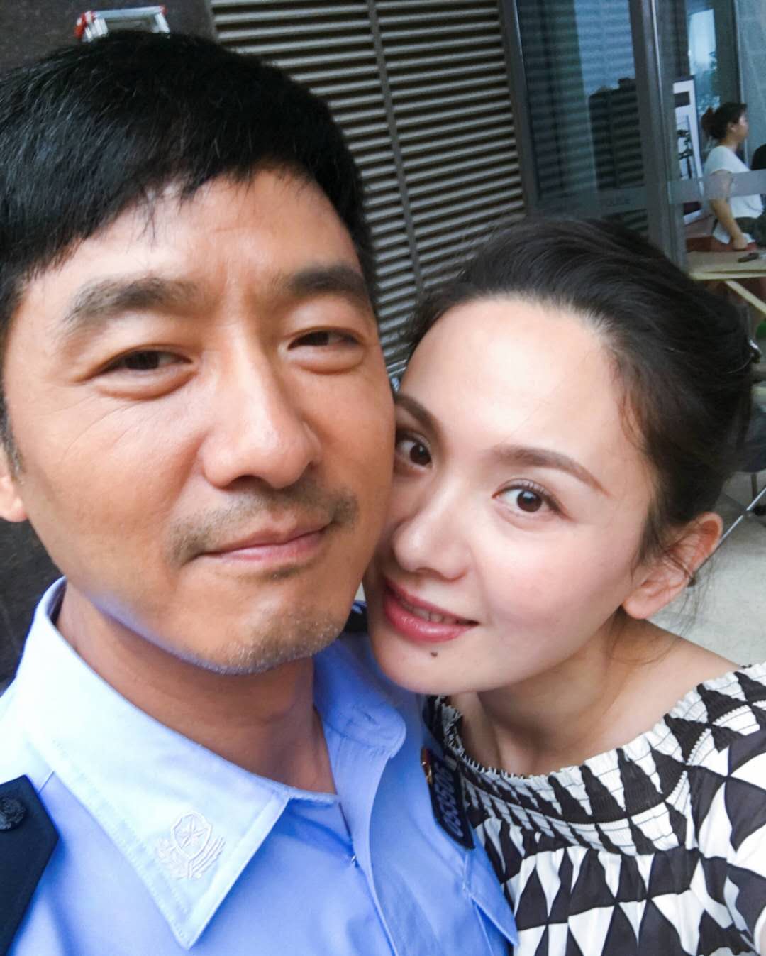 郭晓东妻子程莉莎晒睡衣照舞台剧即将上演知性风温婉动人