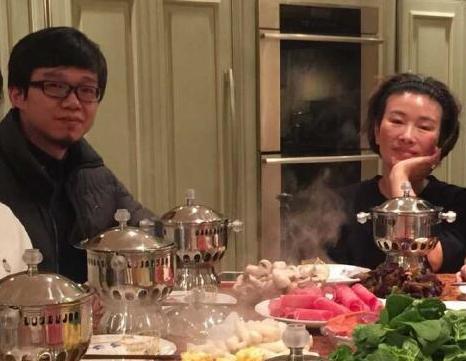 对于这些疑问,我个人认为唐爽起诉周立波的案子还在审理过程中,至于说
