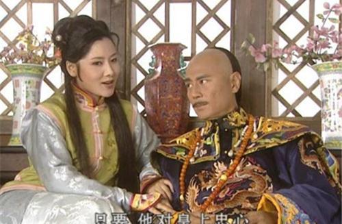 这一点比起姑姑哲哲那是差远了,甚至不是一个会教育孩子的合格的母亲