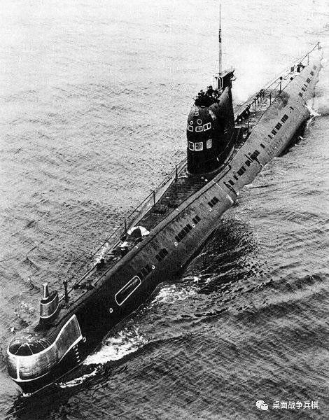 回看苏联第一代常规潜艇,中型的613型建造了215艘,大型的611型仅建造