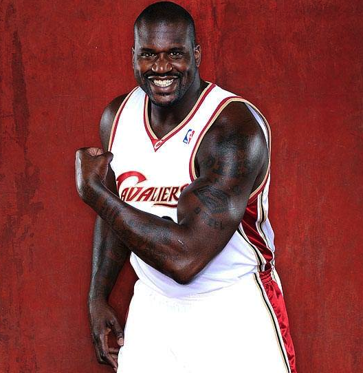 47岁奥尼尔现状:身价上亿,31岁娇妻身材出众,儿子身体堪忧