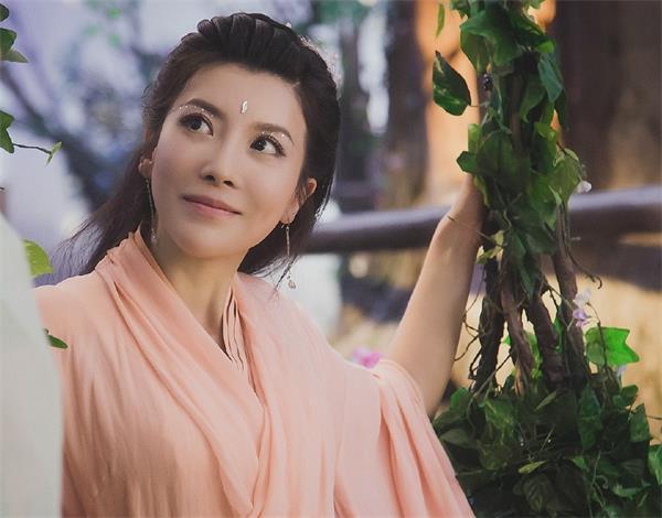 1,梓芬出自电视剧《蜜香沉沉烬如霜》张棪琰饰演