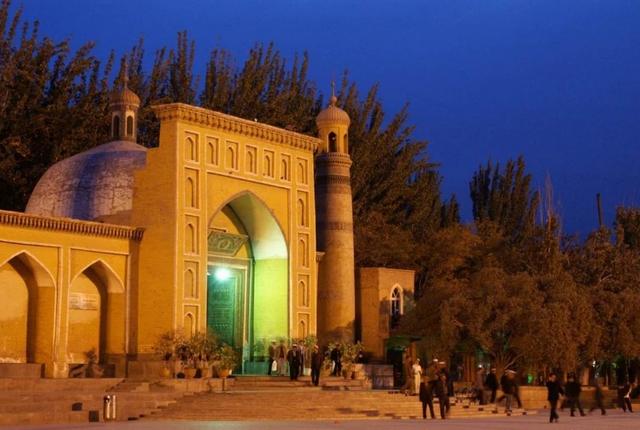 中国最奇特的两座城 一座晚上11点日落 一座凌晨3点看日出