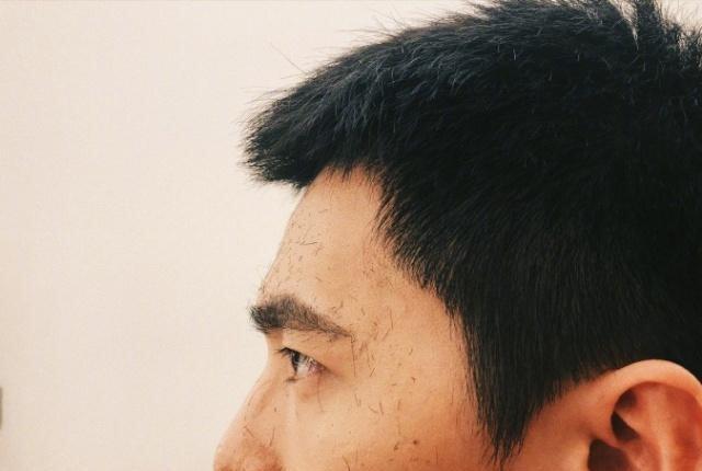 杨洋晒"狗啃"刘海侧颜杀,寸头造型重新出街,撕去小鲜肉标签