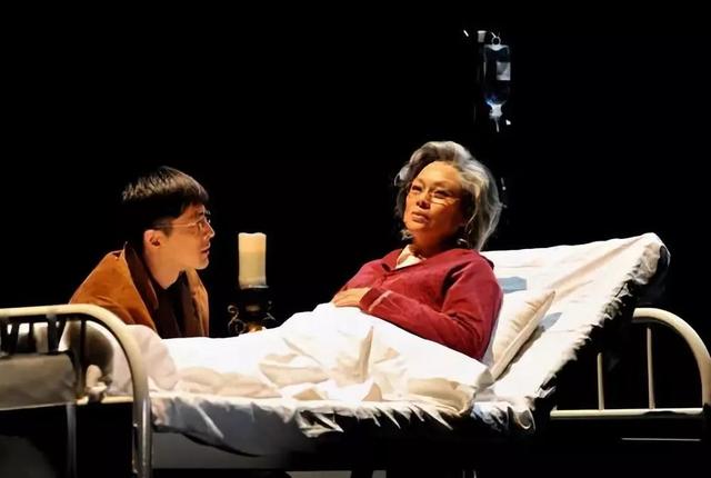 跟着实习医生,五号病人,顾香兰,甚至巴黎偷渡客姜红,甚至伯爵亨利,在