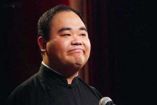 为何郭德纲让侯宝林大师的后人侯震,在德云社只当司机和报幕员