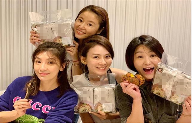 林心如贾静雯罕见同框,无形中暴露小缺点,网友:幸福肥