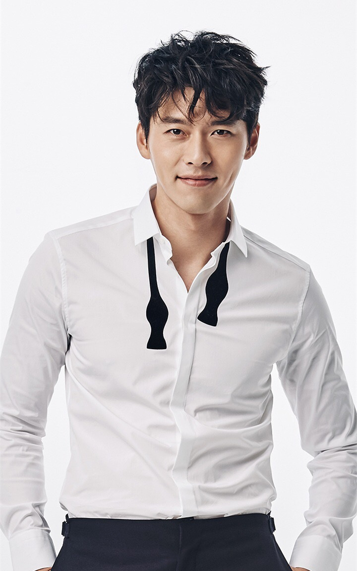 玄彬又帅了,白t配长大衣轻松穿出型男范,身高184cm真不是吹的