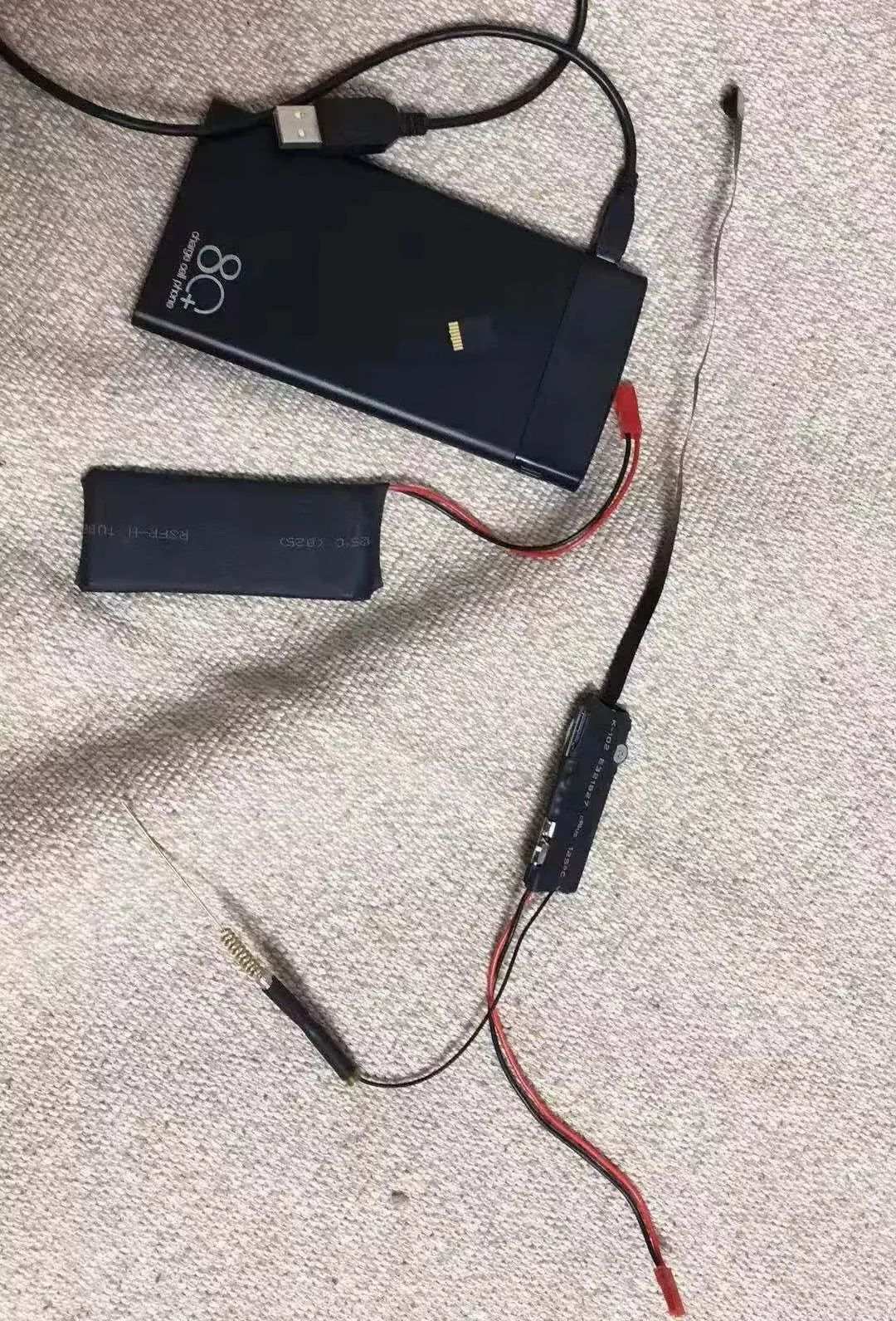 小夫妻卧室被安摄像头竟是邻居大叔装的他说想看男主人的