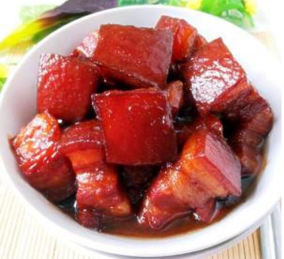 腐乳肉肥而不腻软糯可口色泽红亮几乎是各色宴席上必上的菜