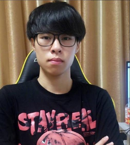 包子炫神双排,问炫神为啥不买鞋?看完弹幕笑喷了!