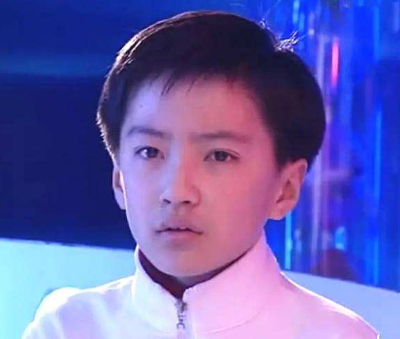 丁凯乐拍婚纱照了,莲蓉包女儿会走了,快乐星球只剩她没结婚