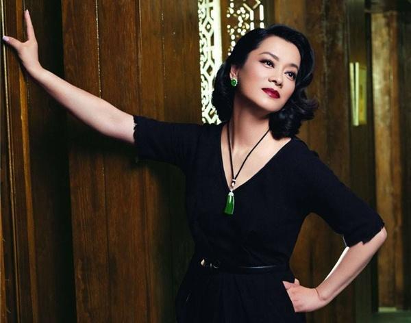 她6岁出道, 9次上春晚, 恋上老外被坑3千万, 今52岁被遗忘