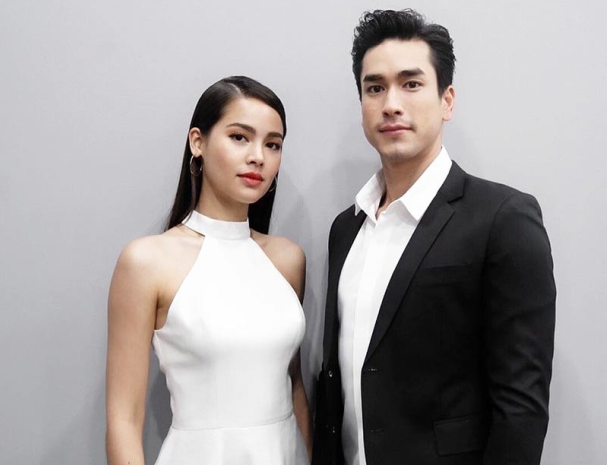 泰星nadech和yaya同框玩直播互动太甜恩爱秀的全场尖叫