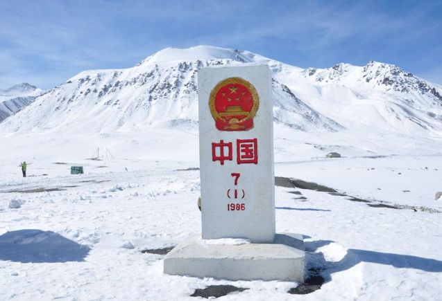 最不走心的自然国界线,裂缝两边不是一国,右侧中国,证明一事实