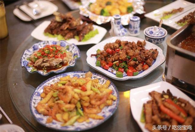 外国人对中国菜第一印象是什么?老外:这是什么?这么好吃!