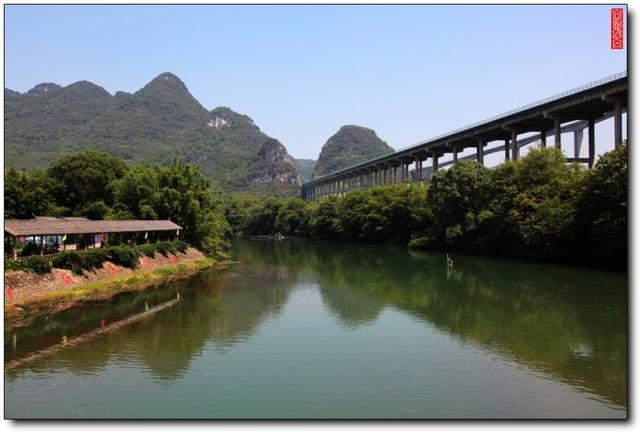 鱼水风景区位于阳山县城南杜步大桥在景区侧畔横空而过有如双龙出海