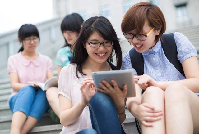 大学生工作这么难找,那么名牌大学毕业的学生就业率还很高吗?