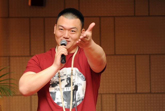 张君龙征战世界拳坛承载国人希望