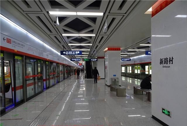 今日神吐槽:看看今天开通的武汉地铁纸坊线七座地铁站情景