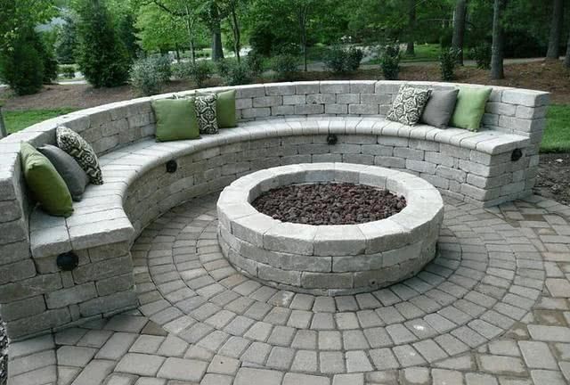 如果我有庭院就在室外用石头砌个沙发冬天架火炉架就能烧烤