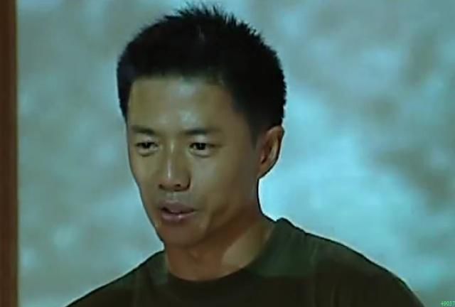 士兵突击中高城的靠山是军长父亲那么袁朗的靠山是谁