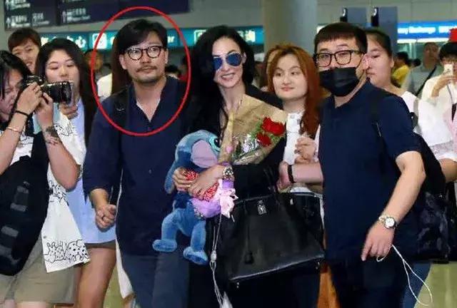 孕期曾与神秘男一起出游张柏芝三胎生父曝光三年前就有真相了