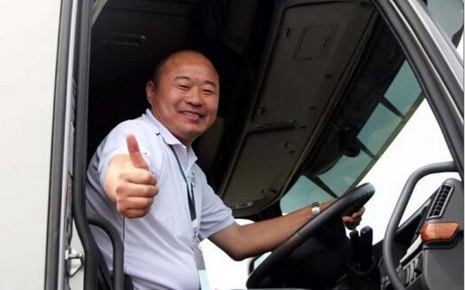 大货车司机在睡觉时,为什么嘴里咬含一根绳子?原因让人难以相信|绳子|