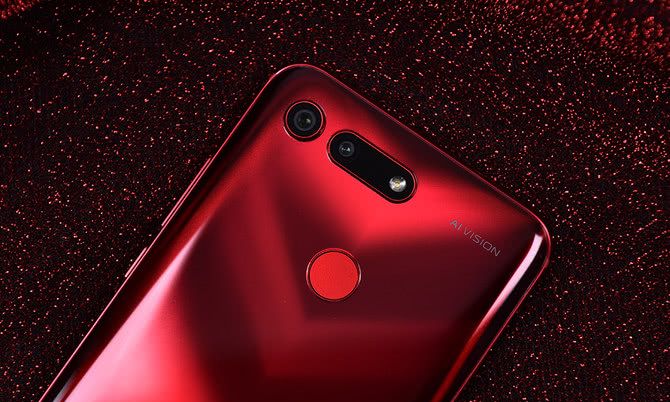 2799元起售的三星A8s对比荣耀V20,你会怎么