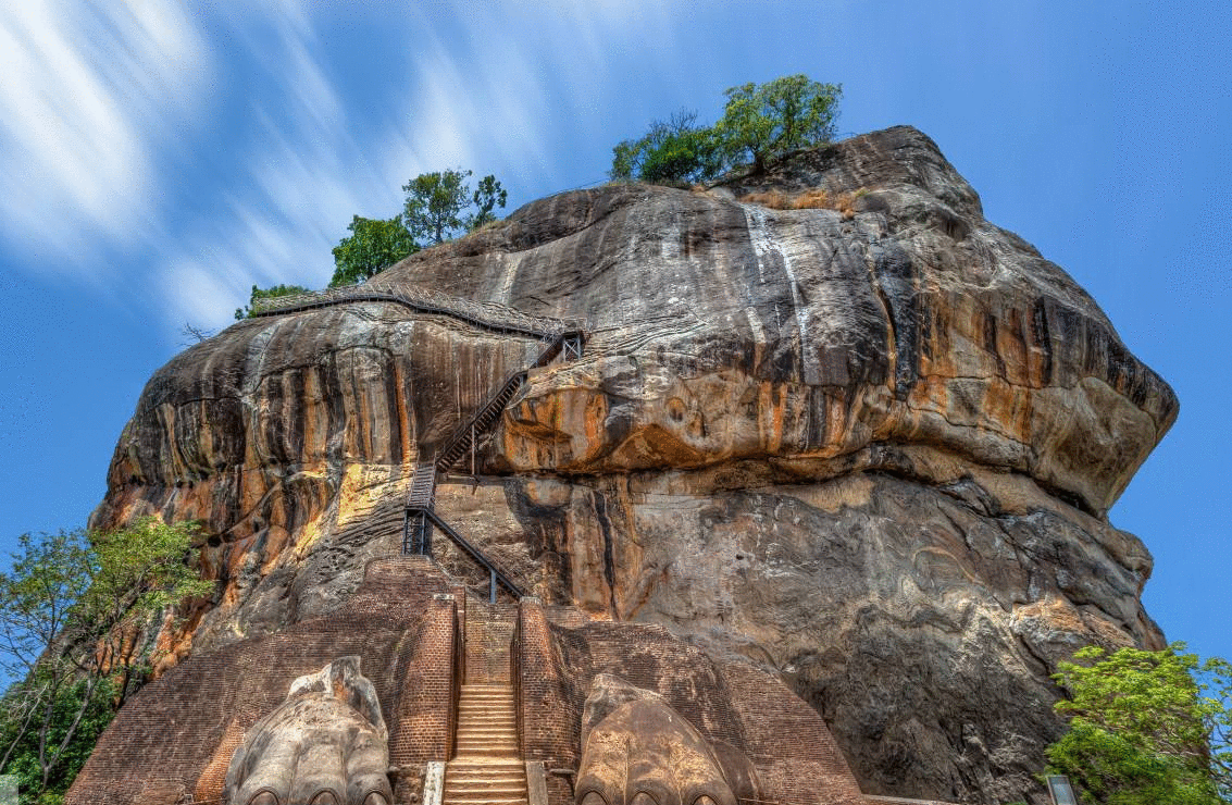 世界"第八"奇迹, 高度近200米岩壁上现出古城, 就在亚洲