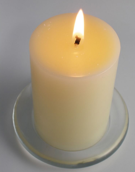 新婚当天,婆婆在床头点一根白蜡烛,女子大骂晦气,扔掉蜡烛泪目