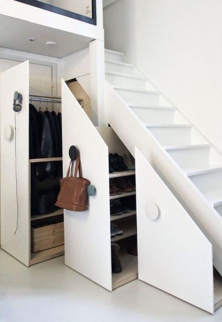 1㎡也不放过,她竟然把楼梯变成了衣柜|楼梯|飞墨|衣帽间_新浪新闻