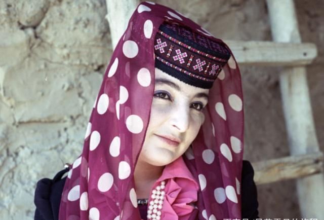 中国唯一的纯正白种人,五官精致眼眸深邃,不和外族人通婚