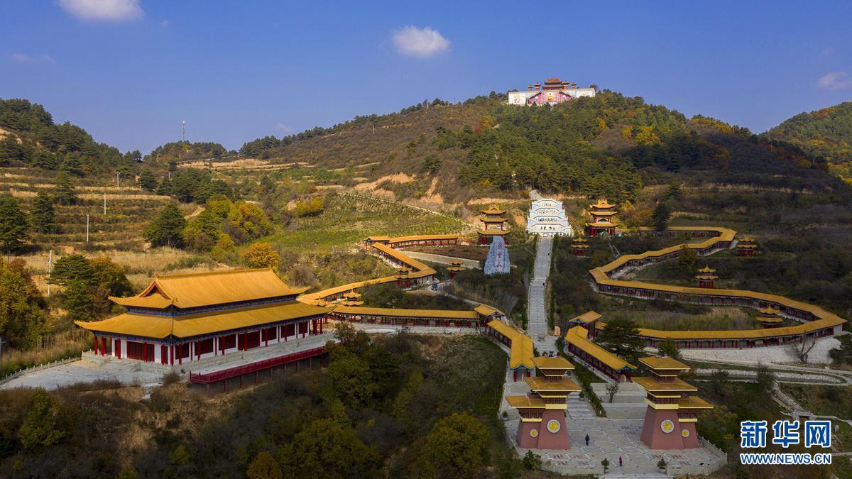 陕西黄龙:红叶灿烂胜春景