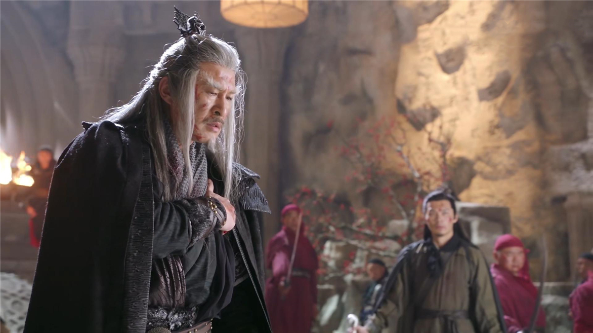 新倚天屠龙记:白眉鹰王武功到底如何,竟然可以打退武当众人?