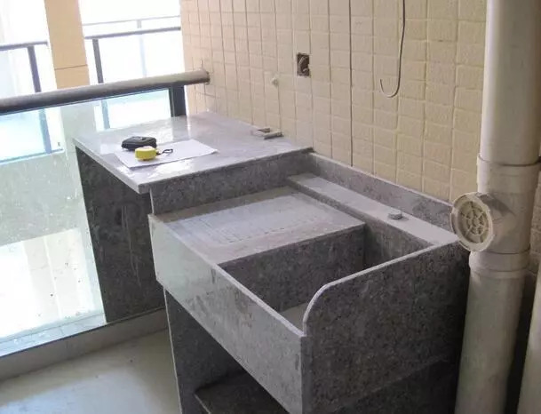 阳台这样做一个洗衣池,洗衣轻松,排水快,一点也不累!