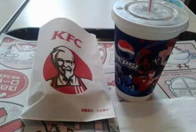 一大瓶百事可乐能倒几杯肯德基的可乐看完你买哪个