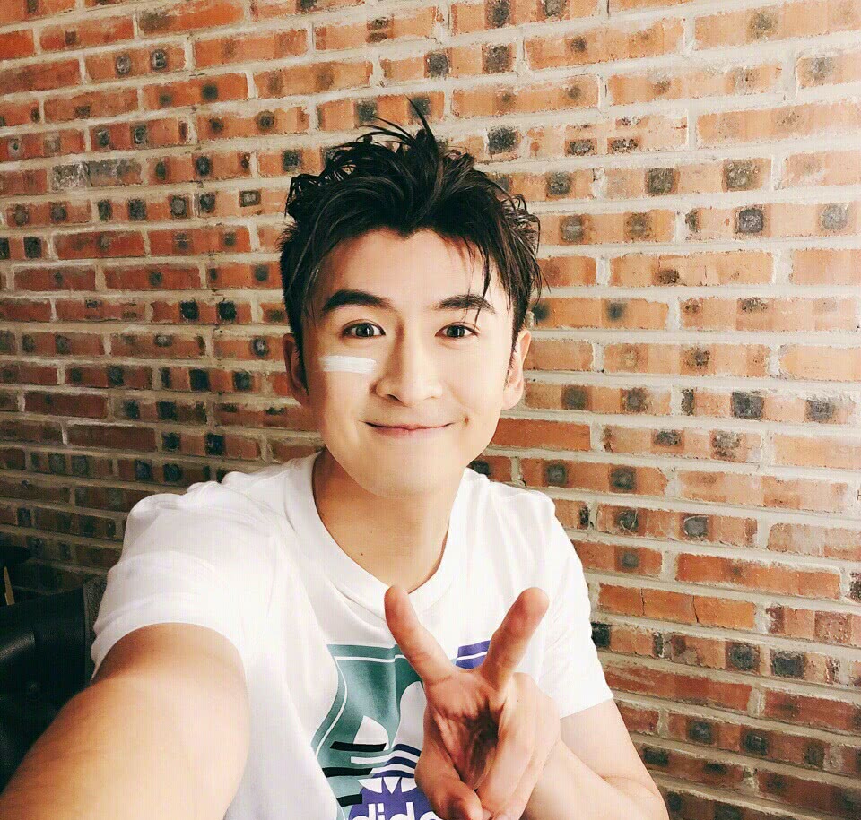 于朦胧叫他哥哥,杨幂说见到他就开心,胡一天经常带他吃饭