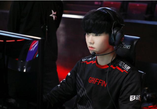 LCK赛区黑马战队GRF横扫SKT,中单Chovy操作